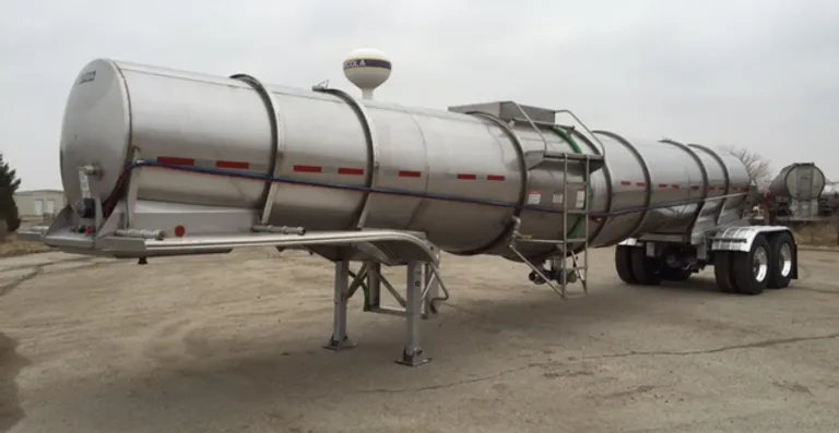 Tank Trailer — 800×500